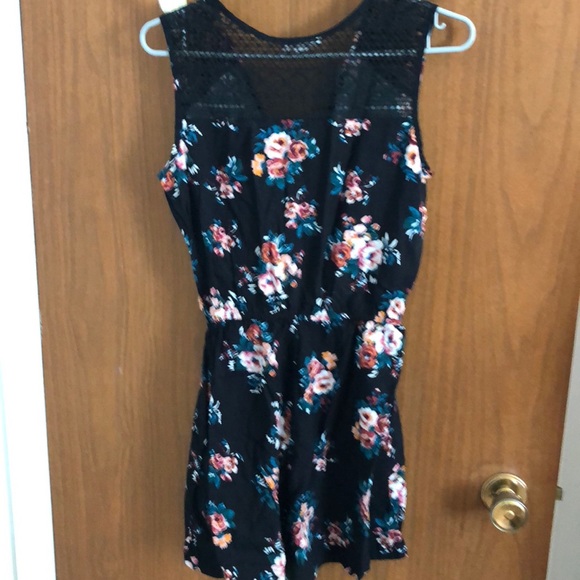 Floral romper - Picture 6 of 6